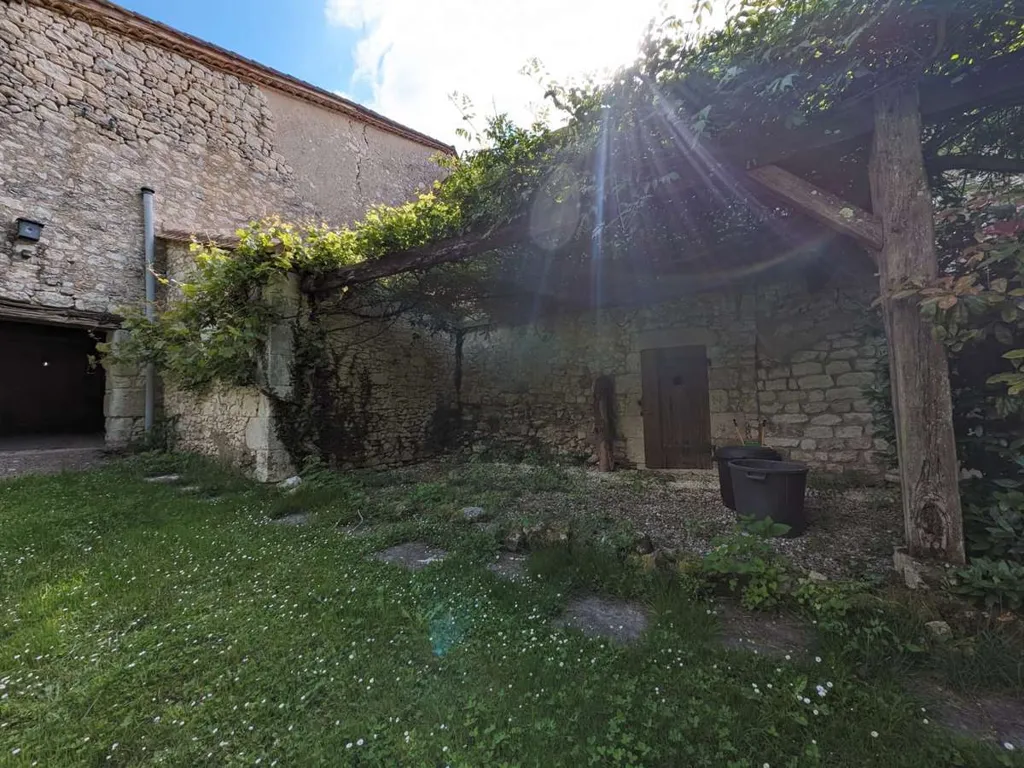 Jardin - Maison Rénovée du 17ème Siècle avec Piscine à Castillonnès