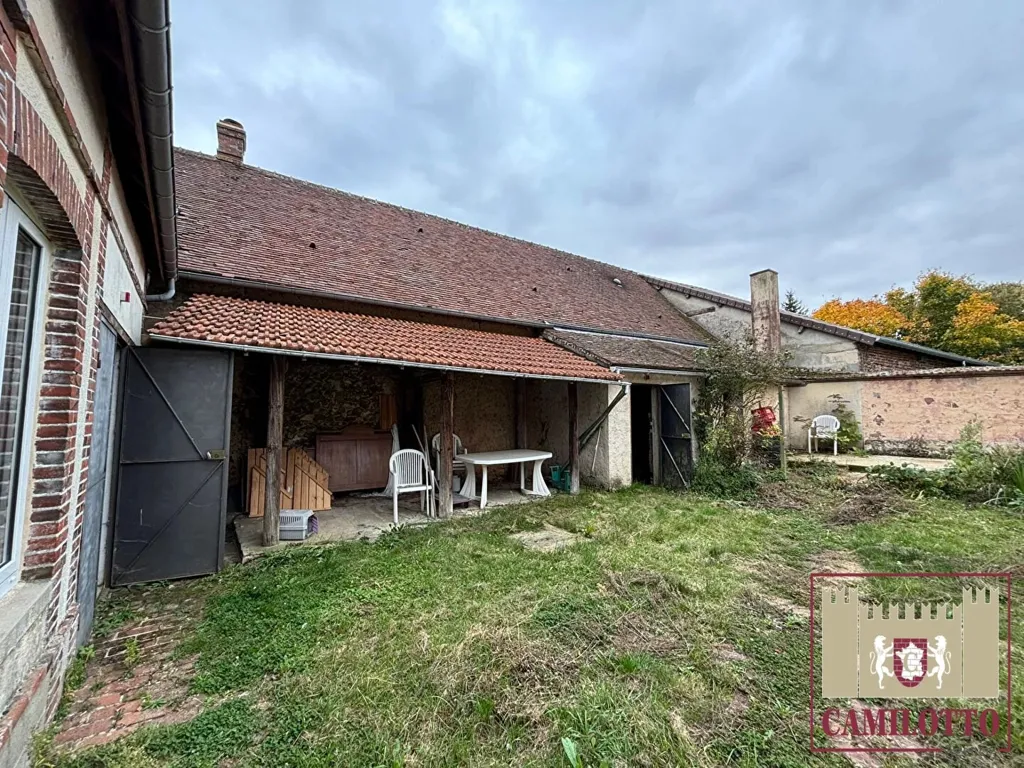 Aed - Ancient House with Garage near Maintanon