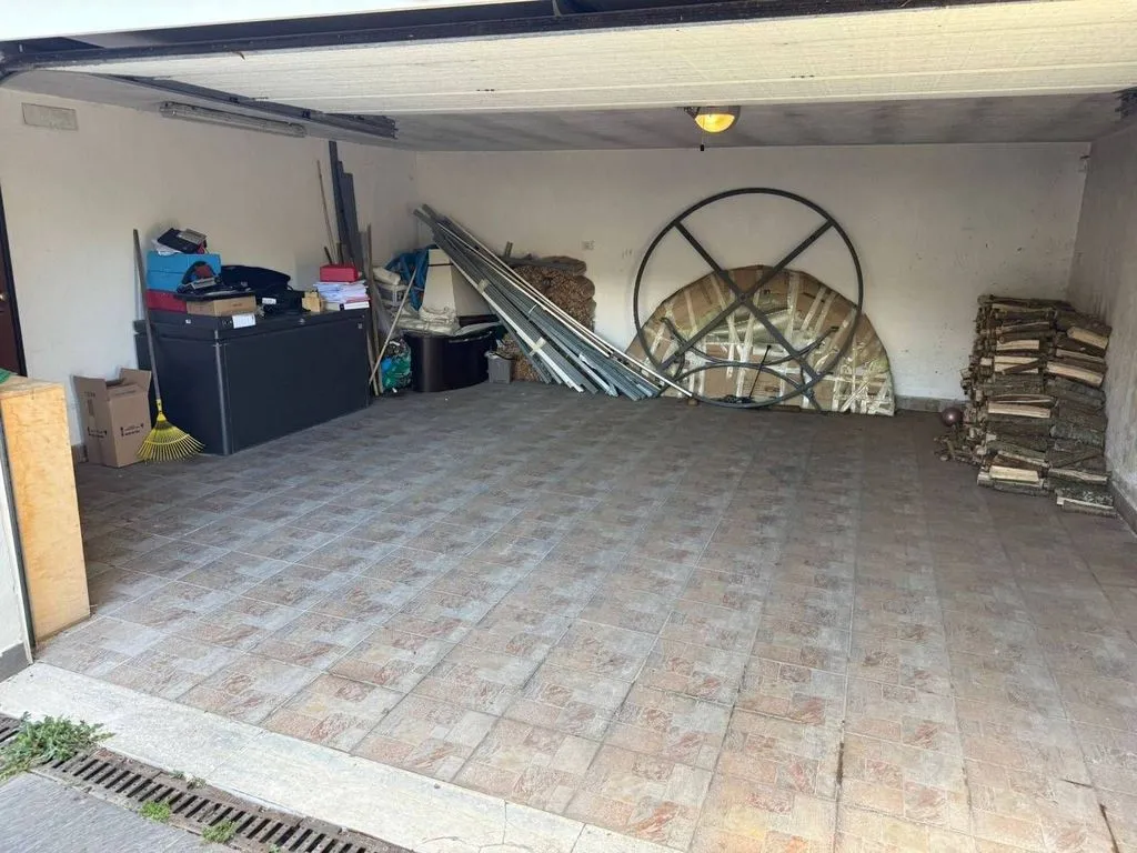 Garage - Villa con piscina in residence di lusso a Vallerano