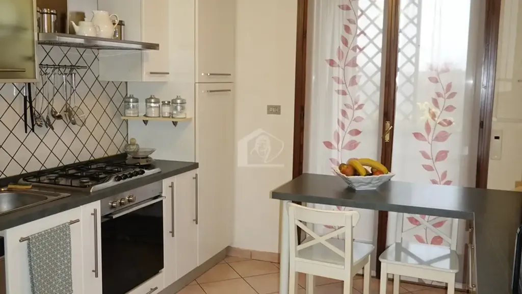 Cuisine - Modernised Apartment with Balcony in Suzzara