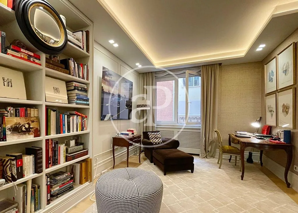 Studio - Luxury Apartment with High Ceilings in Salamanca