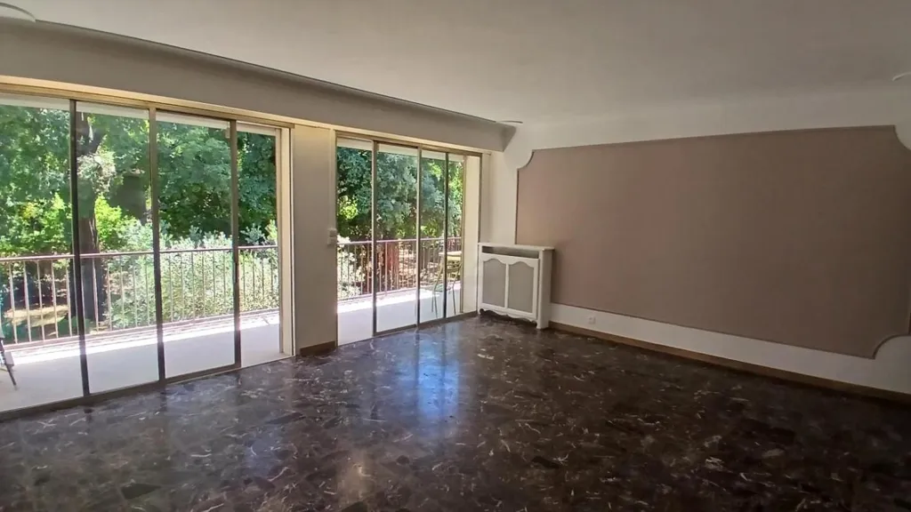 Séjour - Appartement Lumineux avec Balcon à Marseille