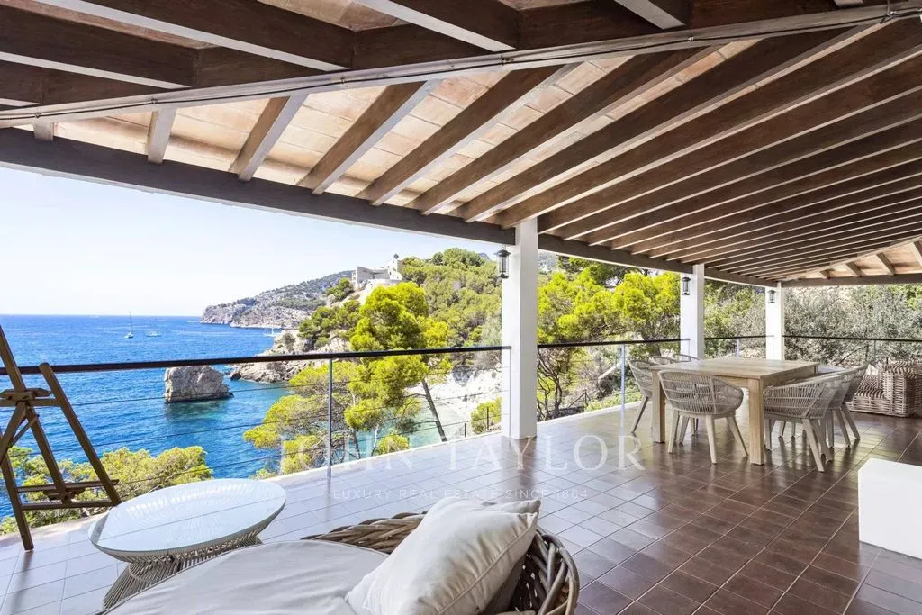 Terrasse - Seafront Villa with Pool in Camp de Mar, Mallorca