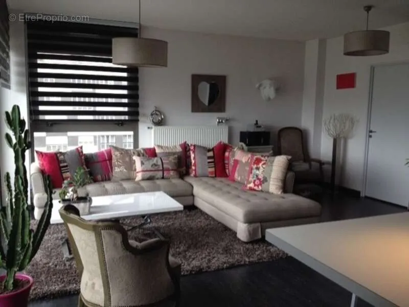 Séjour - Appartement avec Balcon dans la Tour Émeraude au Mans