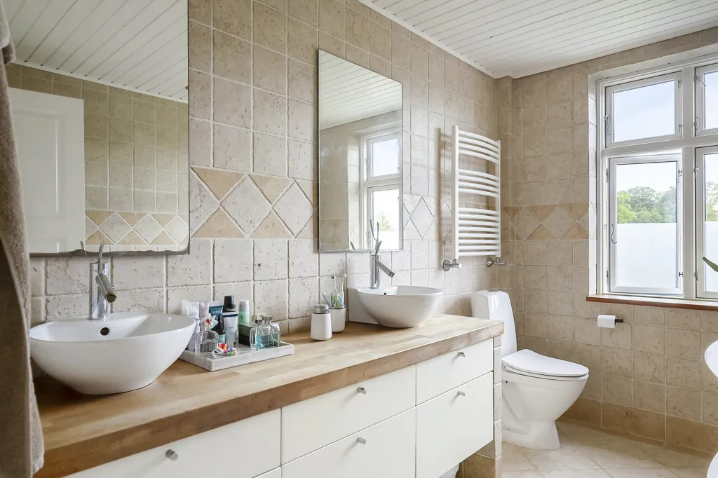 Salles de bain - 1930s Villa with Garden in Odense M