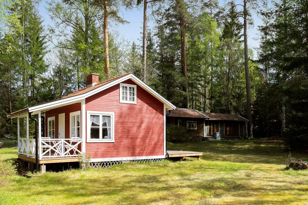 Välivaade - Classic Summer House with Terraces in Kolarvik