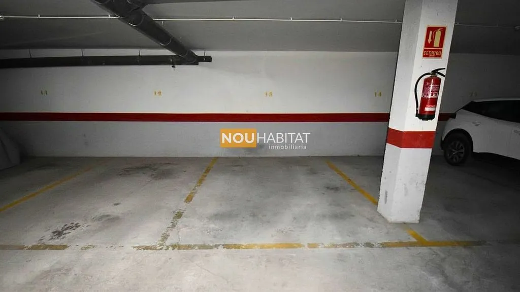 Garage - Apartment with Balcony and Garage in Montroy