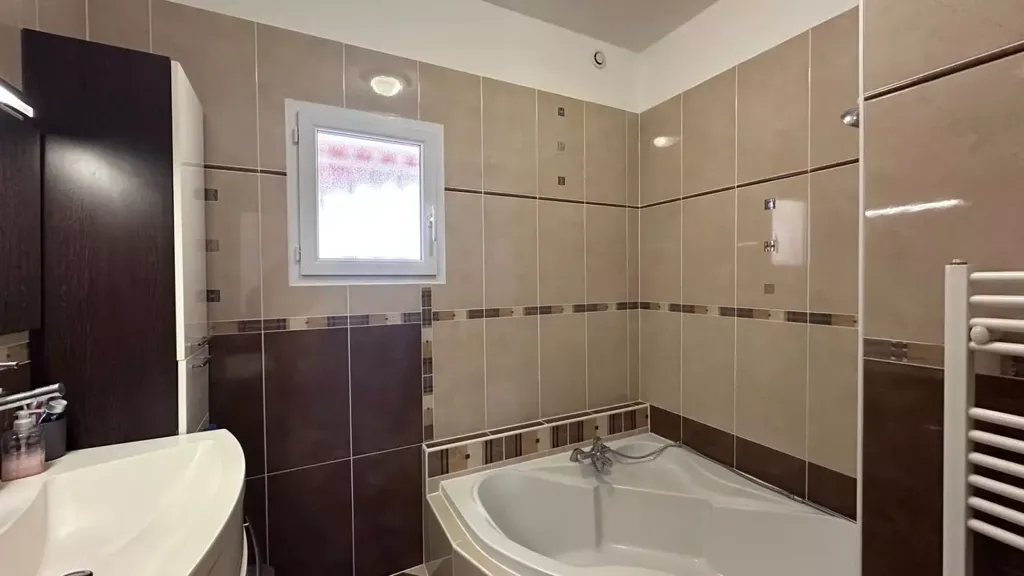 Salles de bain - Maison avec Piscine et Jardin à Montélimar