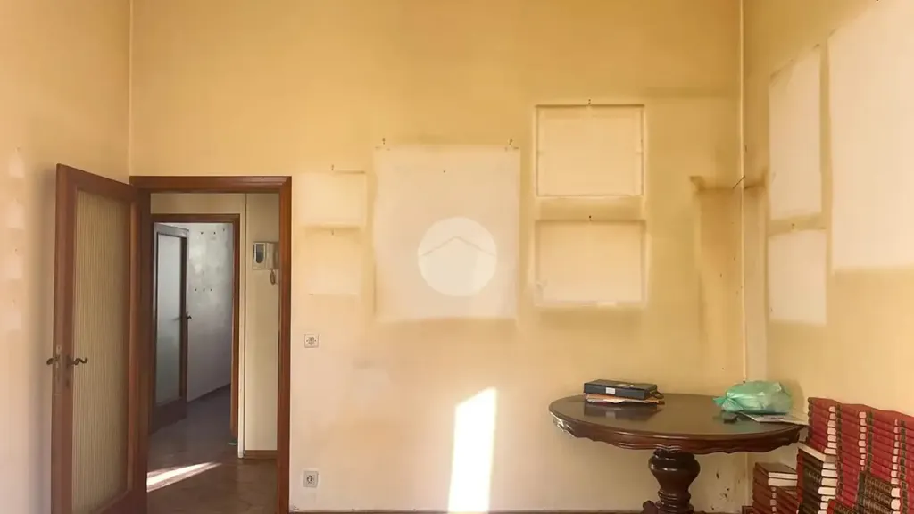 Pièces - 5-Room Apartment with Balcony in Florence