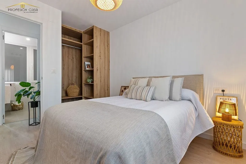 Bedrooms - T2 Apartment with Balcony in Parque Ayala
