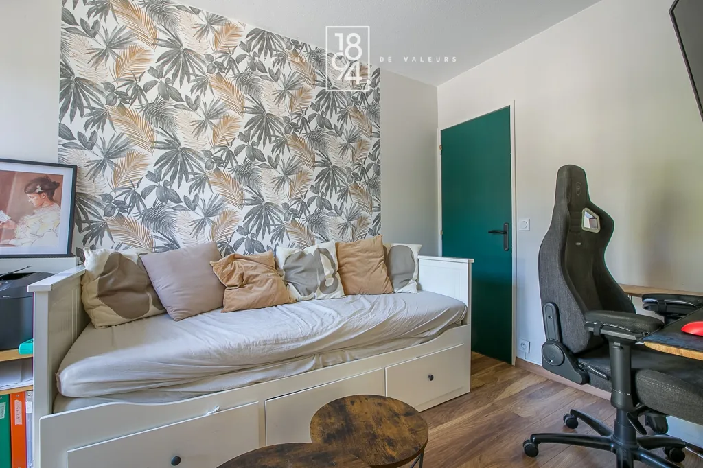Magamistoad - Refurbished 3-Bed Flat with Balcony in Château Saint-Cyr
