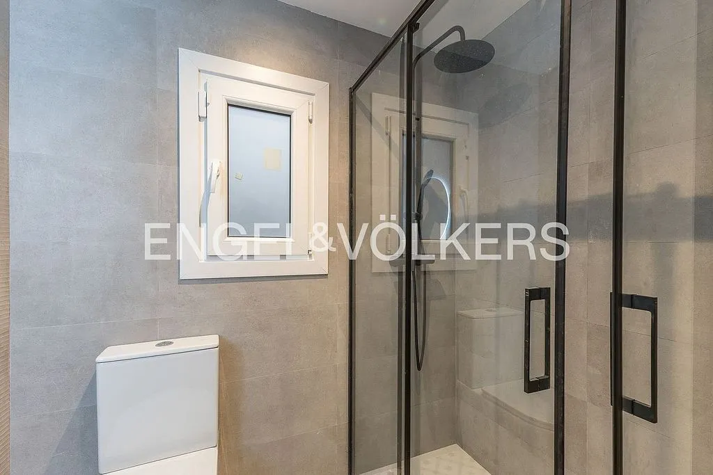 Salles de bain - Apartment with Balcony in Collblanc, Barcelona