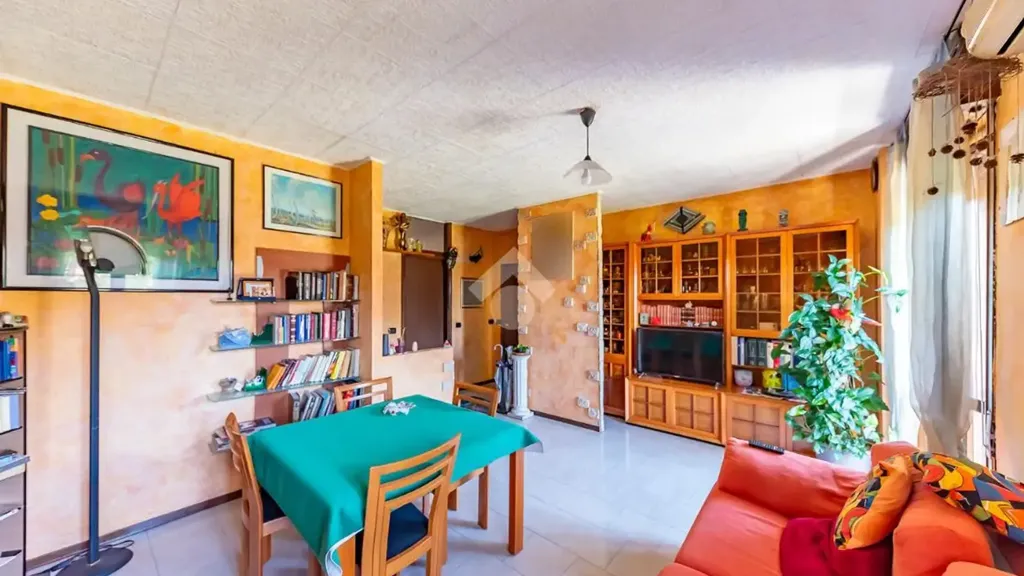 Elutuba - 3-Bedroom Apartment with Balcony in Lainate