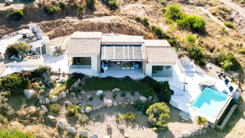 Õhuvaade - Luxury Villa with Infinity Pool in Aglientu