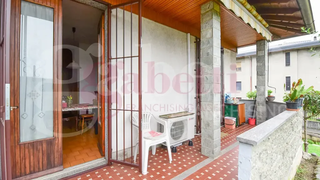 Terrass - Villa with Garden in Cantù
