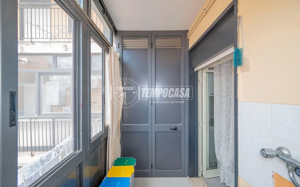 Rõdu - First Floor Flat with Balcony in Messina