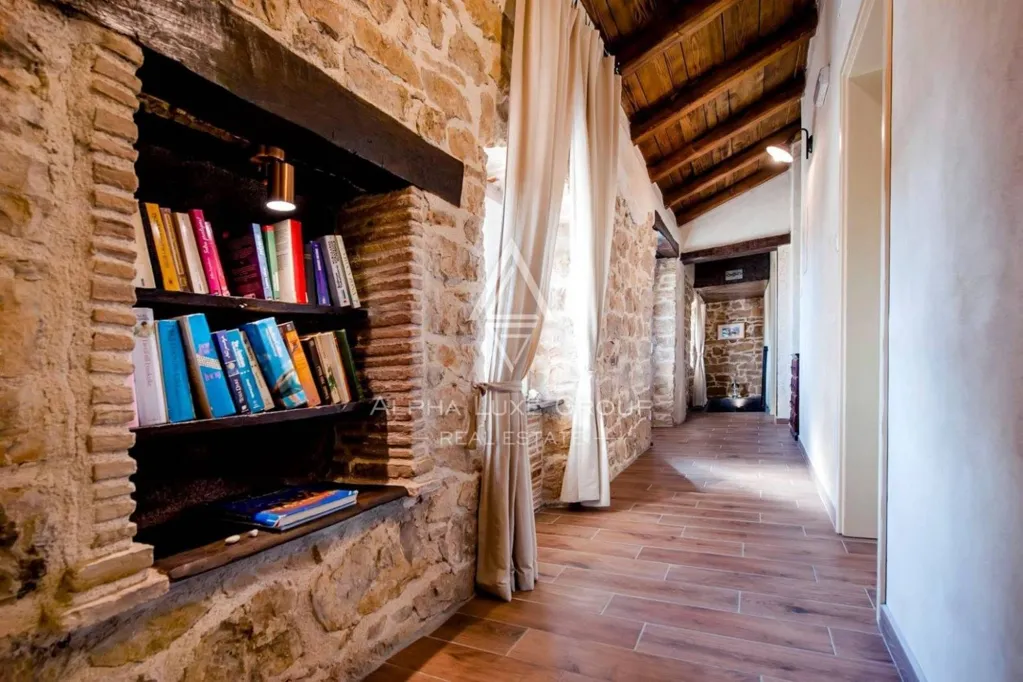 Esik - Rustic Villa with Private Pool in Pićan