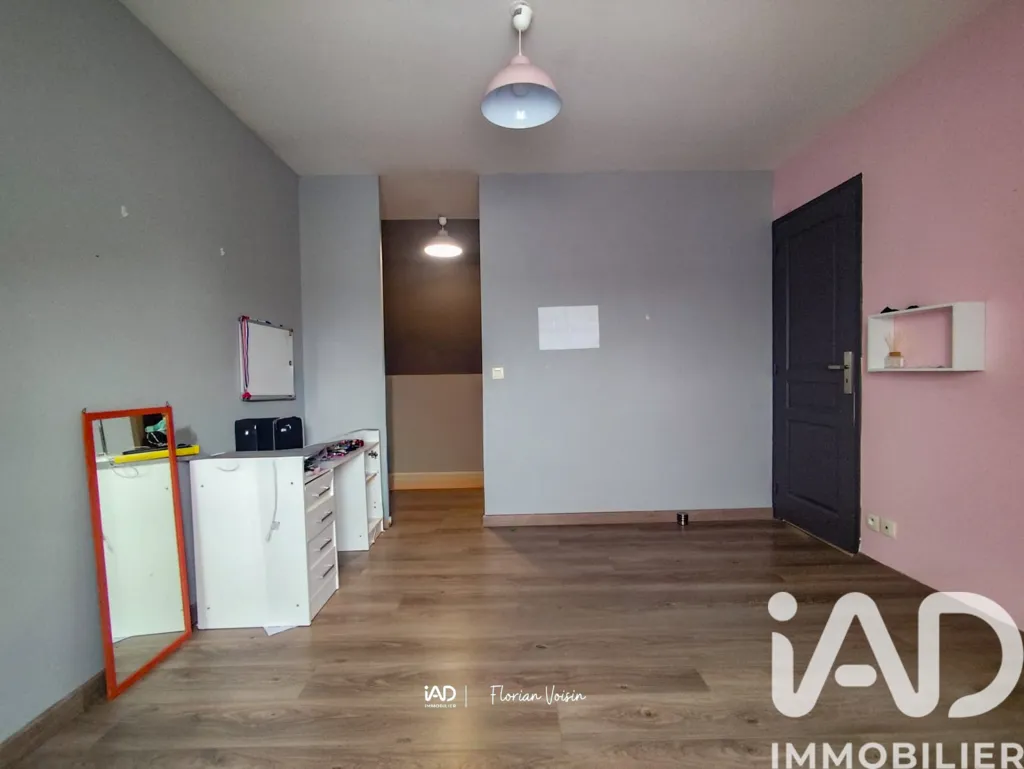 Chambres - Maison Traditionnelle avec Garage à Freneuse