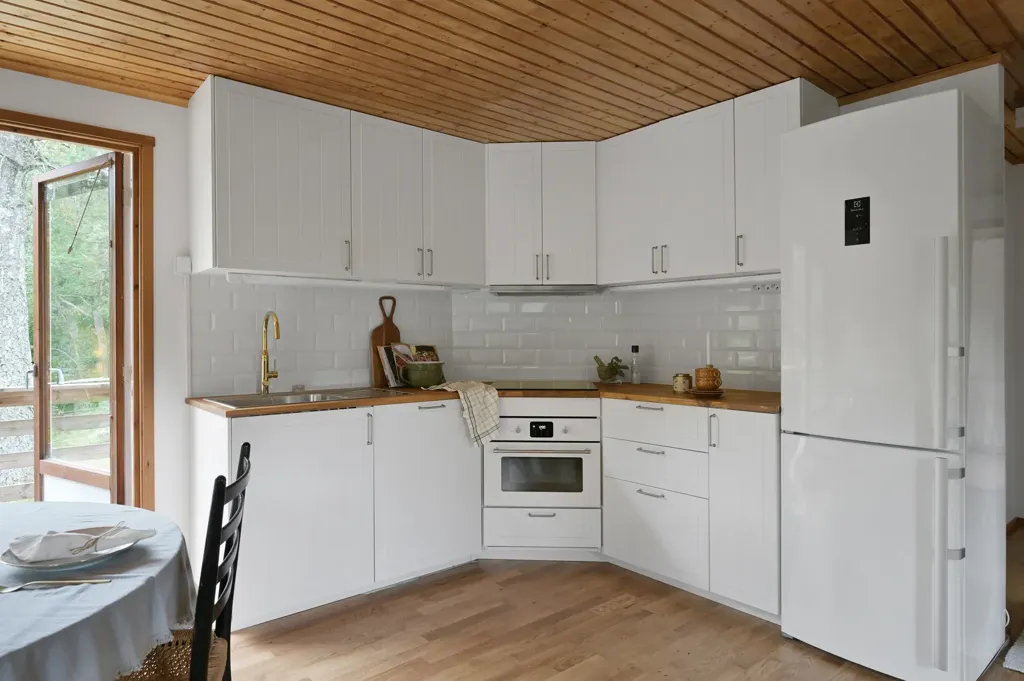 Köök - Renovated Villa with Garden in Raksta