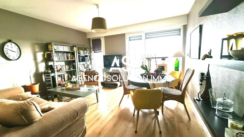 Séjour - Appartement T3 avec Balcon au Quartier Murat