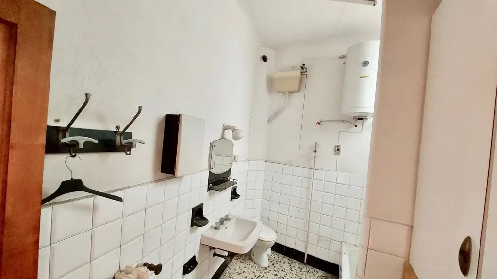 Bathrooms - 7-Room Apartment with Balcony in Fabriano