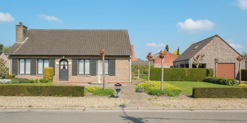 Extérieur - Villa avec Double Garage près du Centre à Lindelhoeven