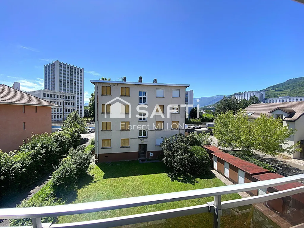 Balcone - Renovated 3-Bed Flat with Balcony in La Tronche