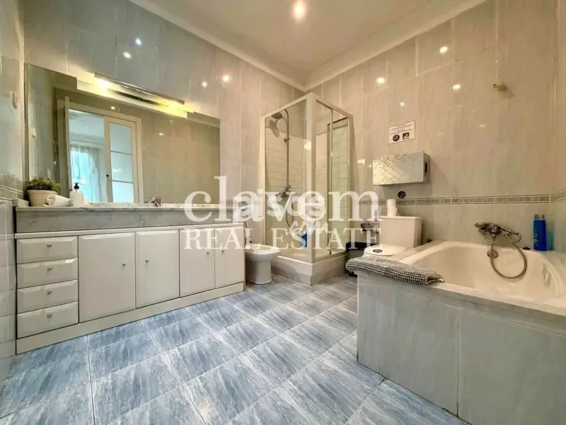 Vannitoad - Characterful Apartment with Balcony in L'Esquerra de l'Eixample
