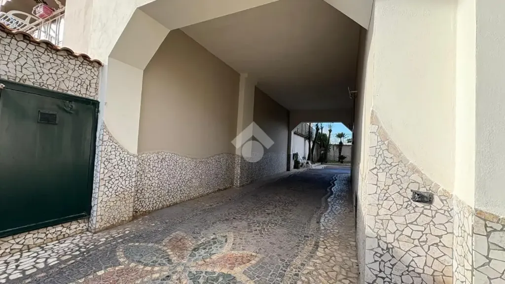hallway_entrance