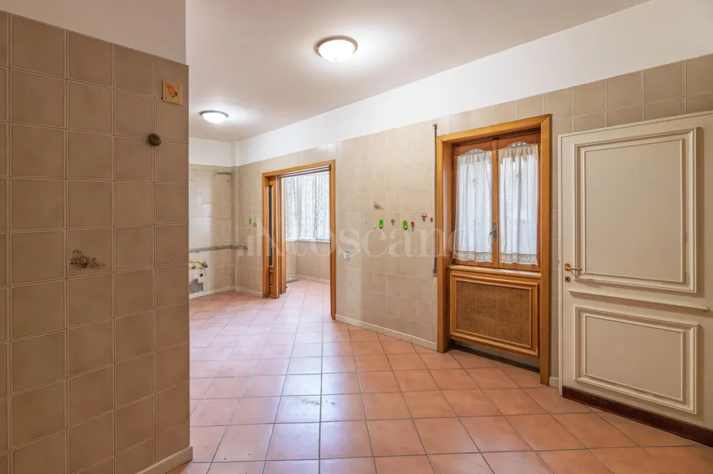Esik - Spacious Apartment with Balcony in Monteverde, Rome