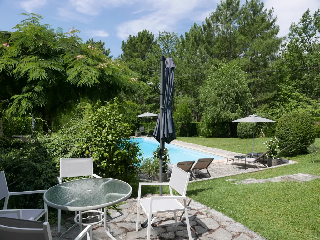 Bassein - Spacious House with Pool in Saint-Astier