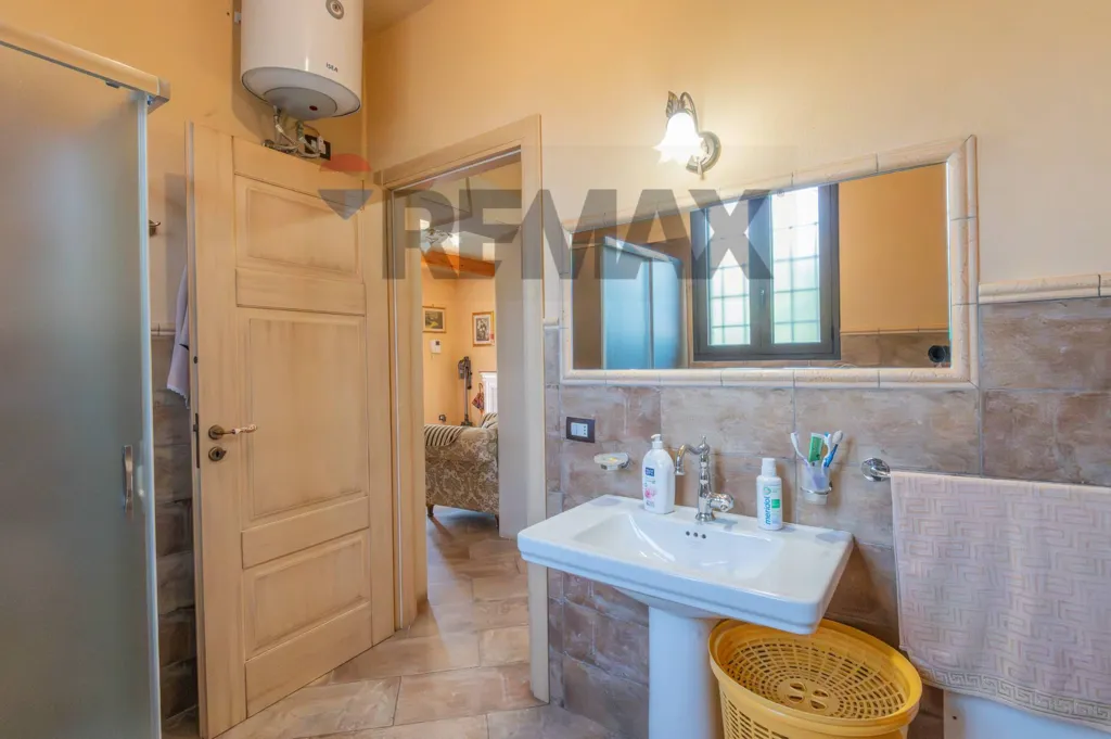 Salles de bain - Rearranged Villa with Garden in Avola