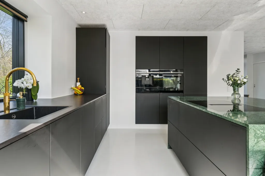 Cuisine - Modernised Villa with Terraces in Central Odder