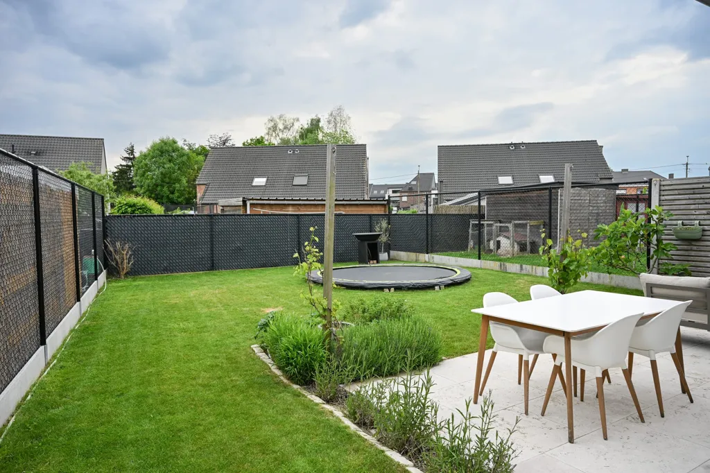 Aed - Modern New Build with Solar Panels in Lede