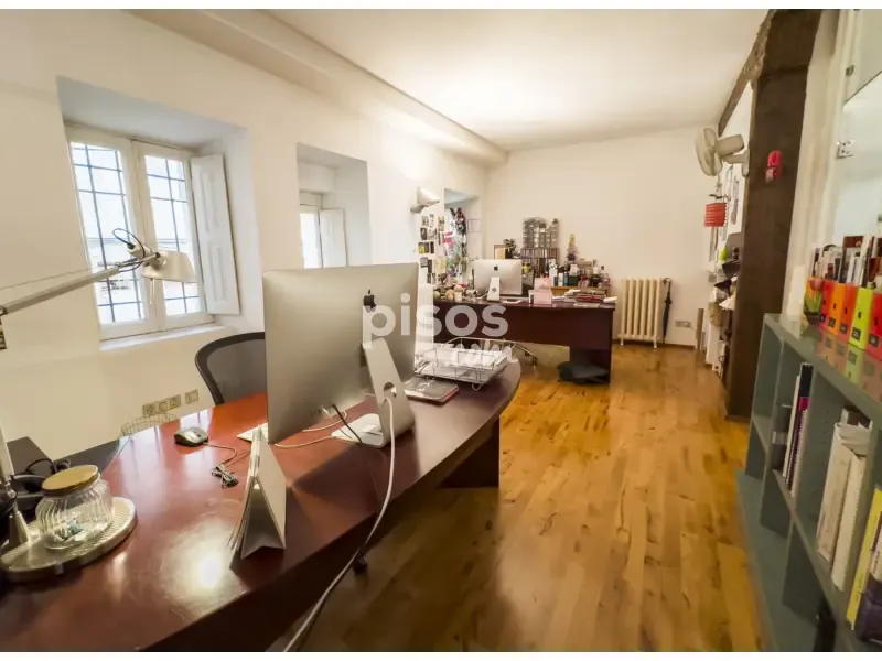 Bureau - Modern Flat with Street View in Vitoria Centre