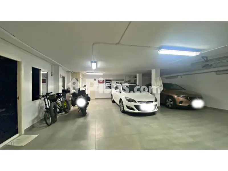 Garage - Luxury Chalet with Pool in Alicante Golf