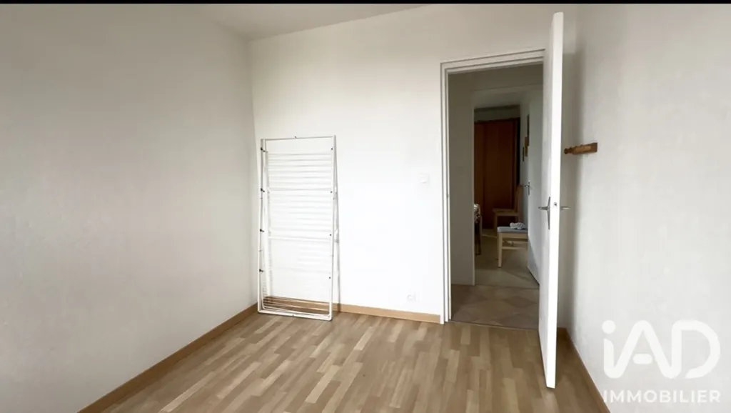 Stanze - Secure 4-Bedroom Apartment with Balcony in Gonesse