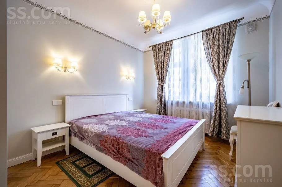 Magamistoad - Art Nouveau Flat with Balcony in Riga Centre