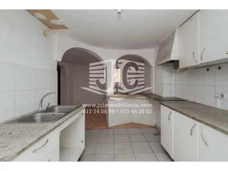 Cuisine - Apartment with Balcony in Tortosa Centre