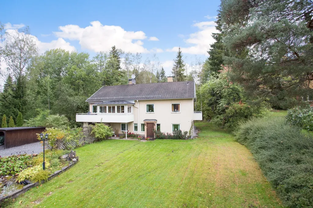 Jardin - Disponent Villa with Lake View in Lindesberg
