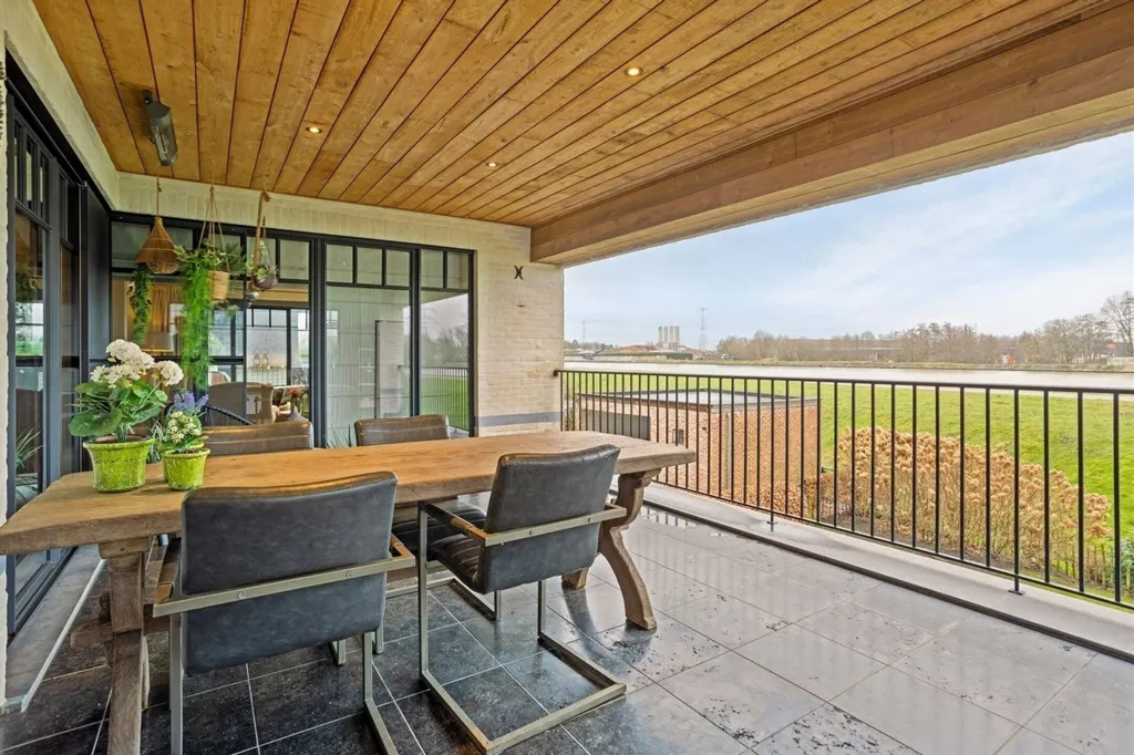 Terrass - Duplex with Canal View in Zandhoven