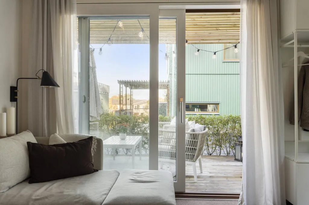 Balcon - Apartment with Balcony in Älvsjö, Stockholm