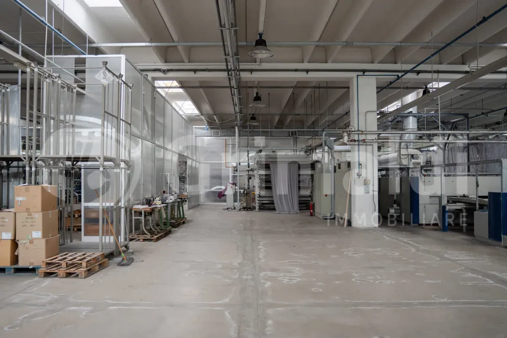Toad - Warehouse with Office Space in Barletta