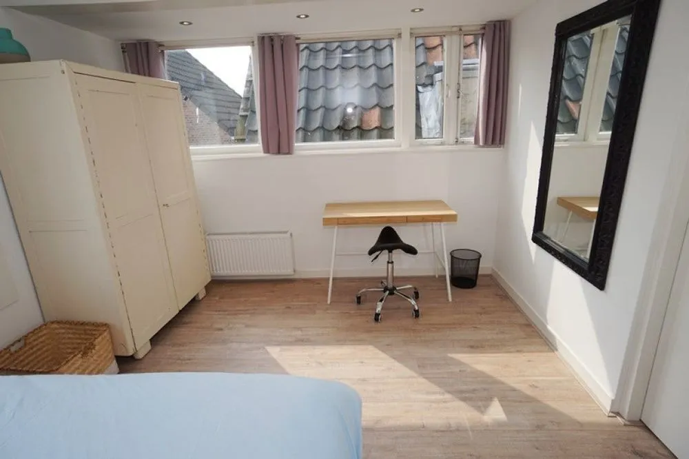 Magamistoad - Furnished Apartment with Balcony in Rotterdam
