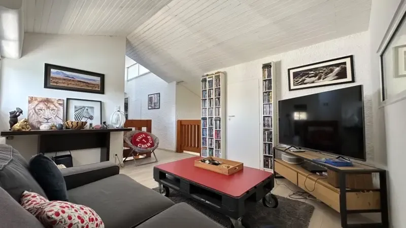 Living Room - Architectural House with Pool in Cap de Bos, Pessac