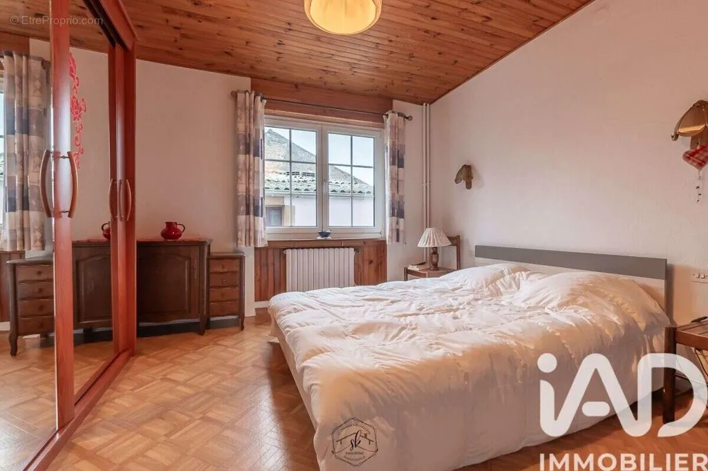 7-toaline maja asukohas Volstroff
