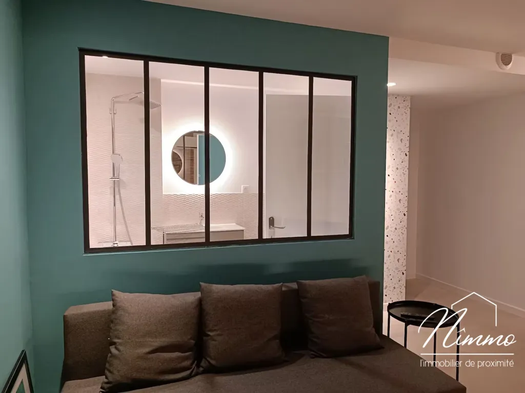 Chambres - Appartement Rénové avec Parking à Nîmes