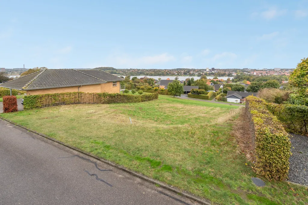 Aed - Year-Round Plot with 5G Coverage in Haderslev