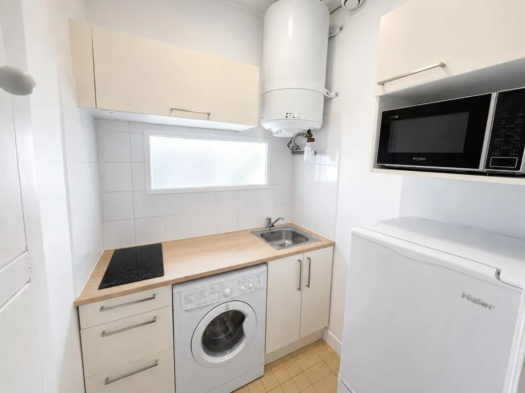 Kitchen - Studio with Lift in Paris 7e