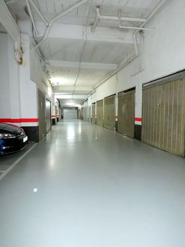 Garaaž - Flat with Garage in Calle de Karmelo